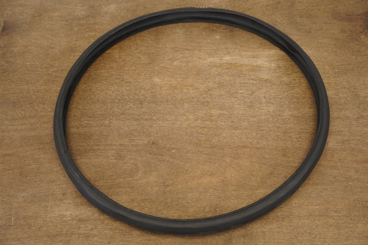(1) 700x30C (30mm) Specialized Turbo Pro Gripton Clincher Road Tire