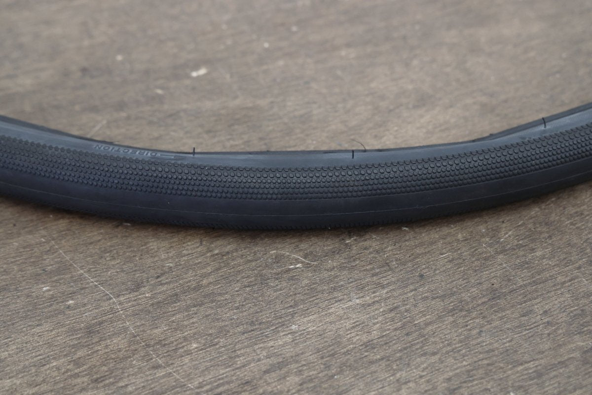 (1) 700x32C 32mm Bontrager R2 Clincher Road Tire
