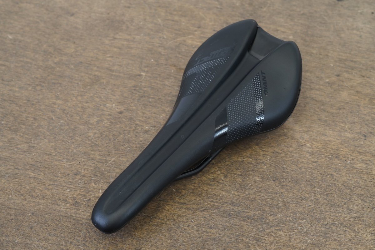 127mm Giant Contact Forward Alloy Rail Road Saddle 302g