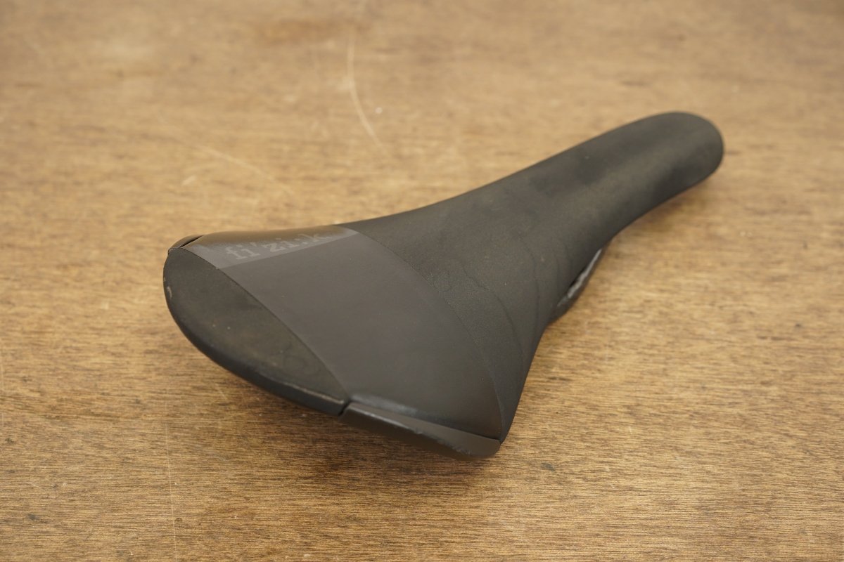 136mm (Regular) Fizik Aliante R1 Carbon Rail Road Saddle 180g