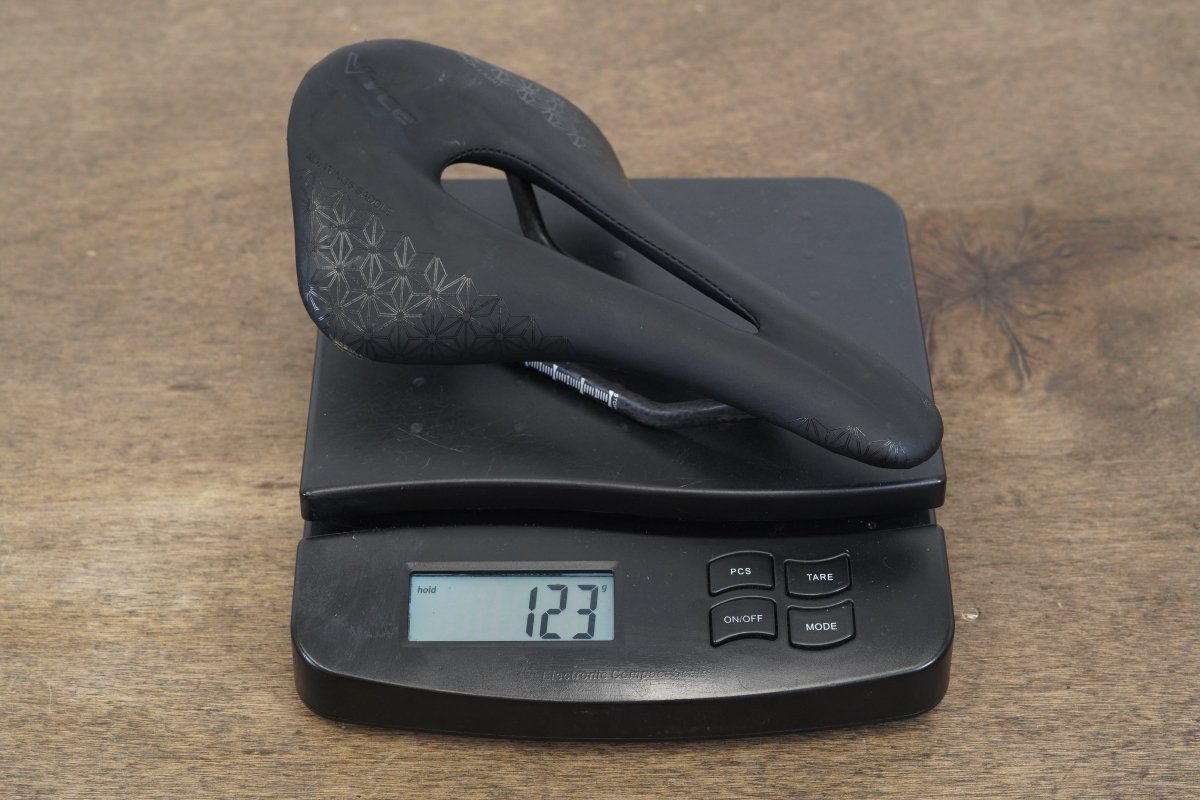144mm VYCE Pack Light Carbon Rail Road Bike Saddle 123g