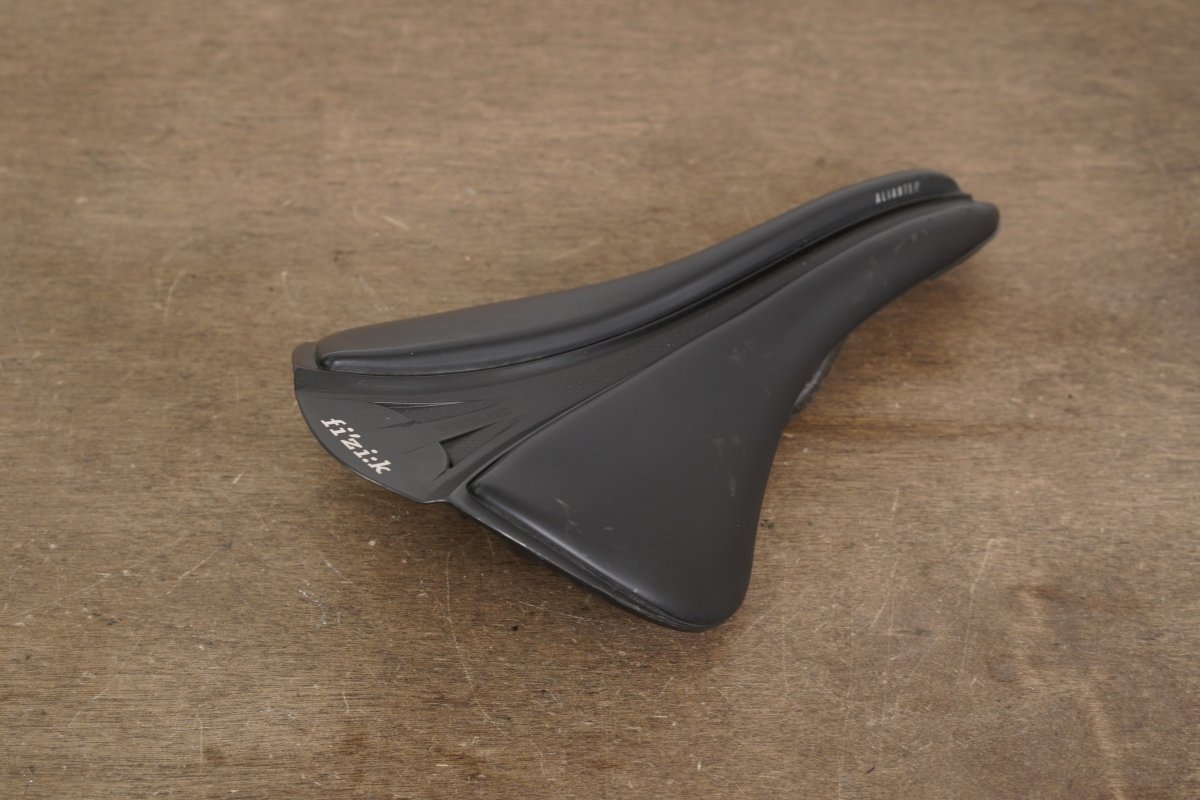 148mm (Large) Fizik Aliante Versus Evo R1 Carbon Rail Road Saddle 184g
