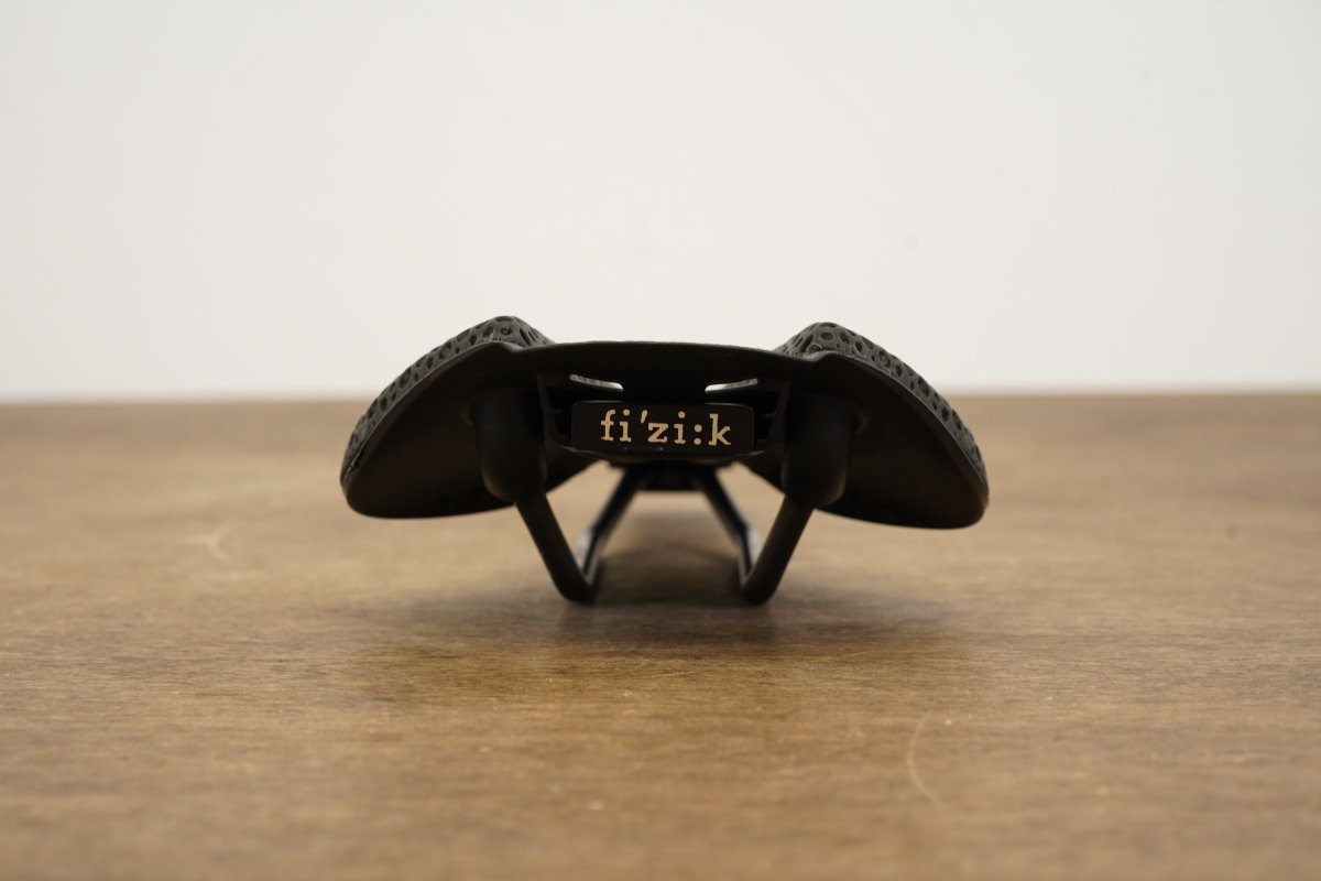 149mm Fizik Antares R3 Versus Evo Adaptive Kium Rail Road Saddle 223g