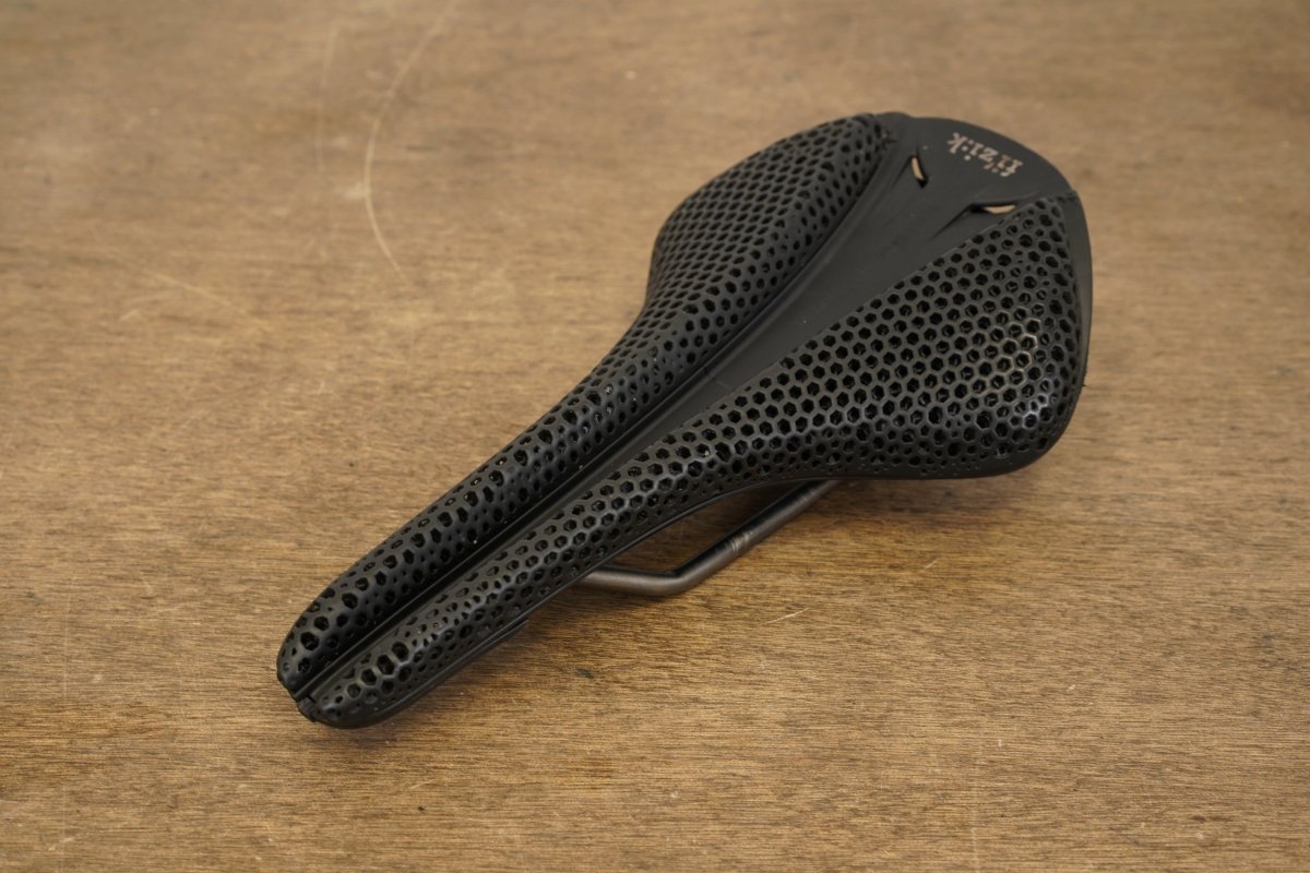 149mm Fizik Antares R3 Versus Evo Adaptive Kium Rail Road Saddle 223g