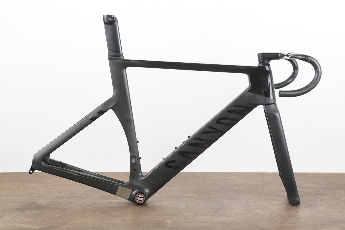 2023 M (Medium) Canyon Aeroad CFR Carbon Disc Brake Road Frameset + Cockpit