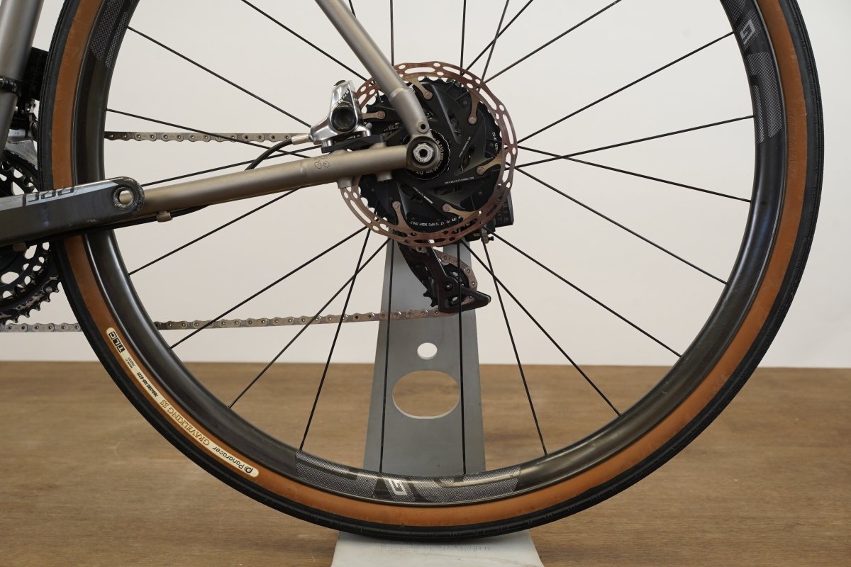 56cm Moots Vamoots RSL SRAM Red AXS HRD ENVE G23 Titanium Disc Road Bike