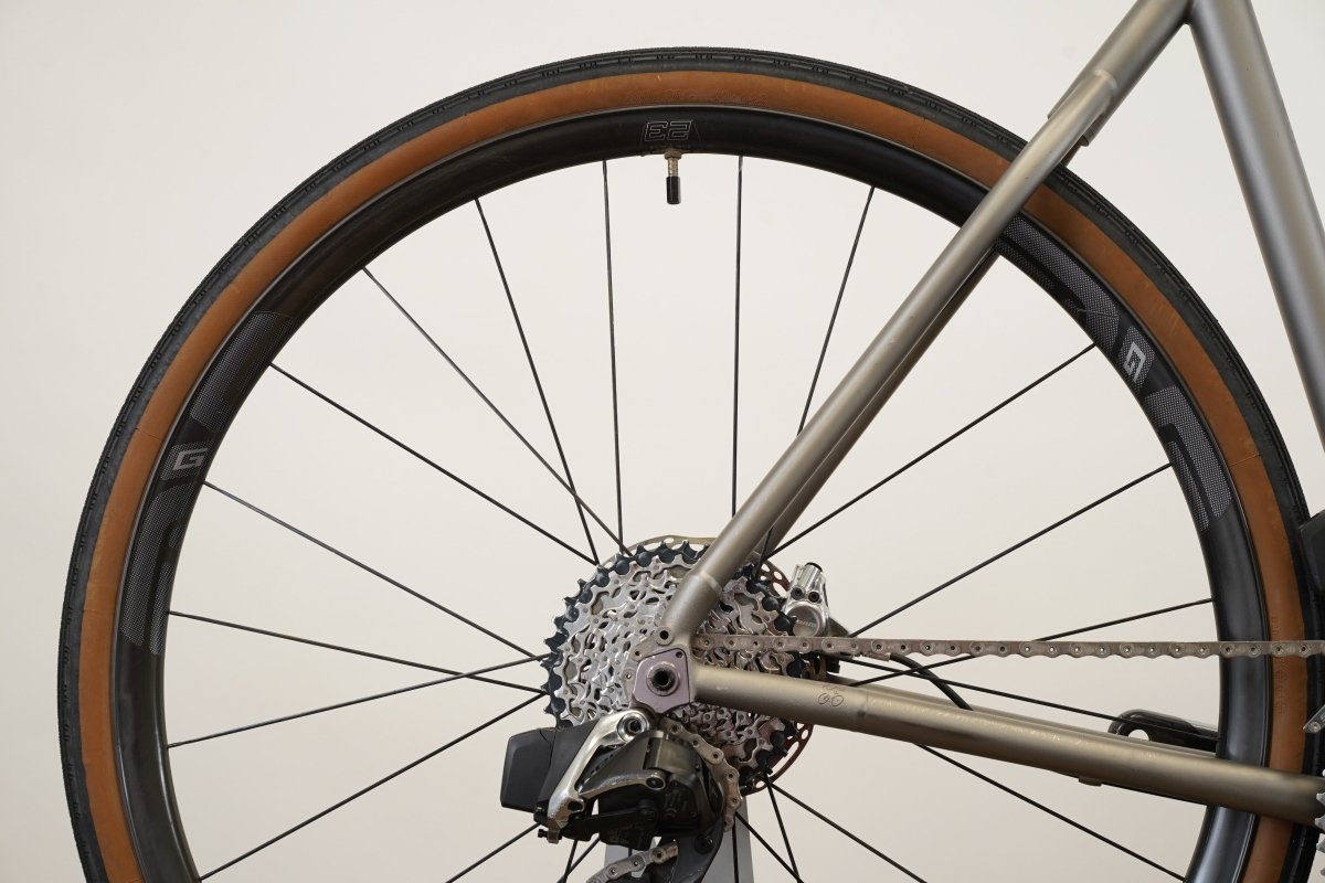 56cm Moots Vamoots RSL SRAM Red AXS HRD ENVE G23 Titanium Disc Road Bike