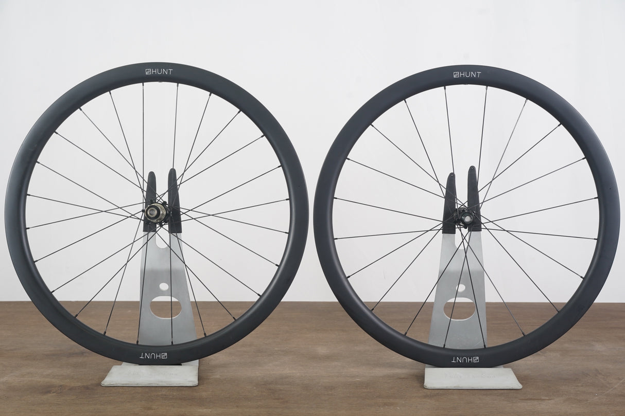 Hunt 30 Carbon Tubeless Disc Brake Wheelset Shimano/SRAM 11 Speed