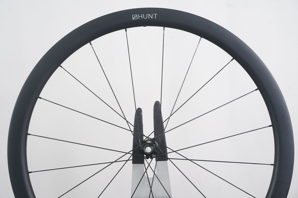 Hunt 30 Carbon Tubeless Disc Brake Wheelset Shimano/SRAM 11 Speed