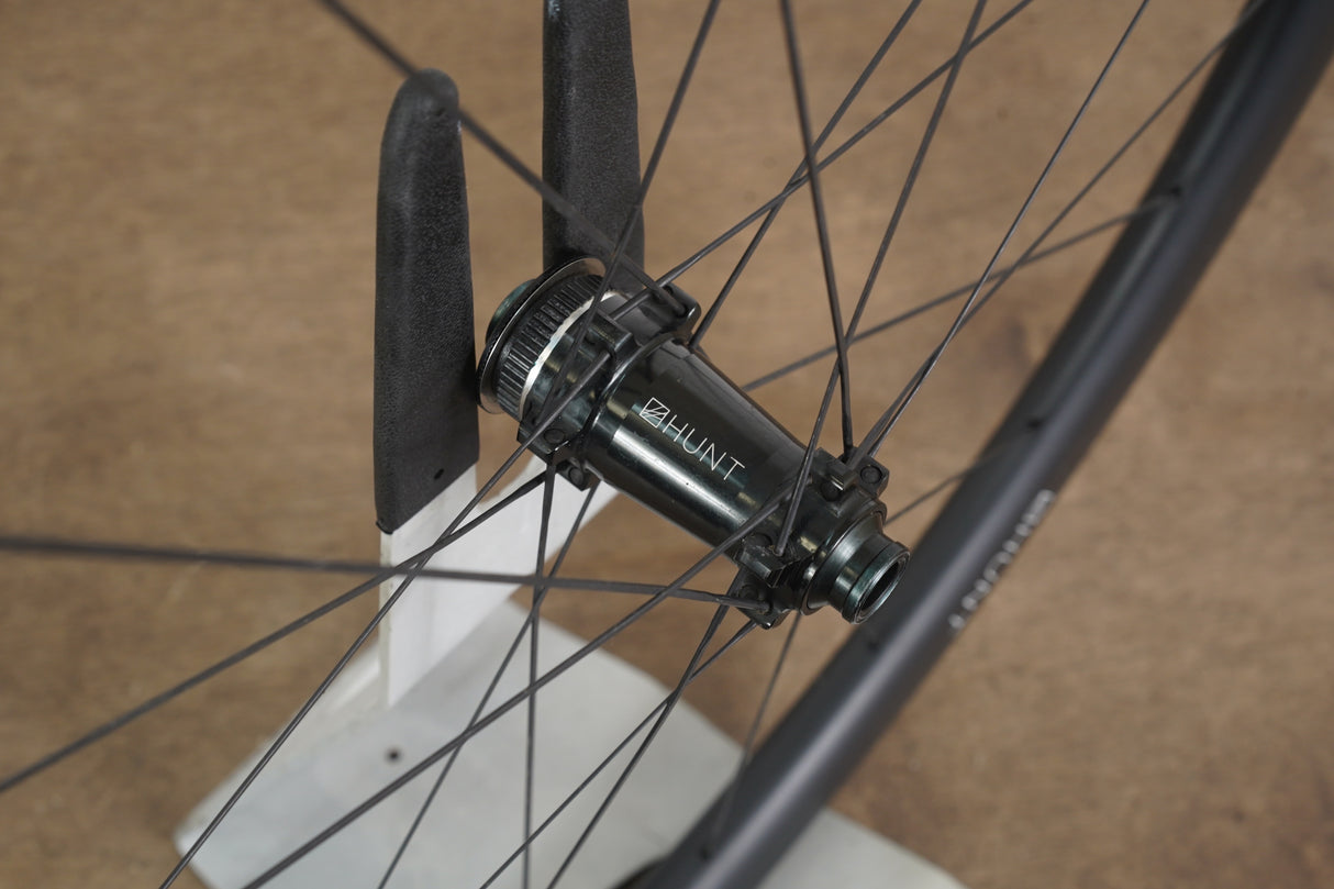Hunt 30 Carbon Tubeless Disc Brake Wheelset Shimano/SRAM 11 Speed