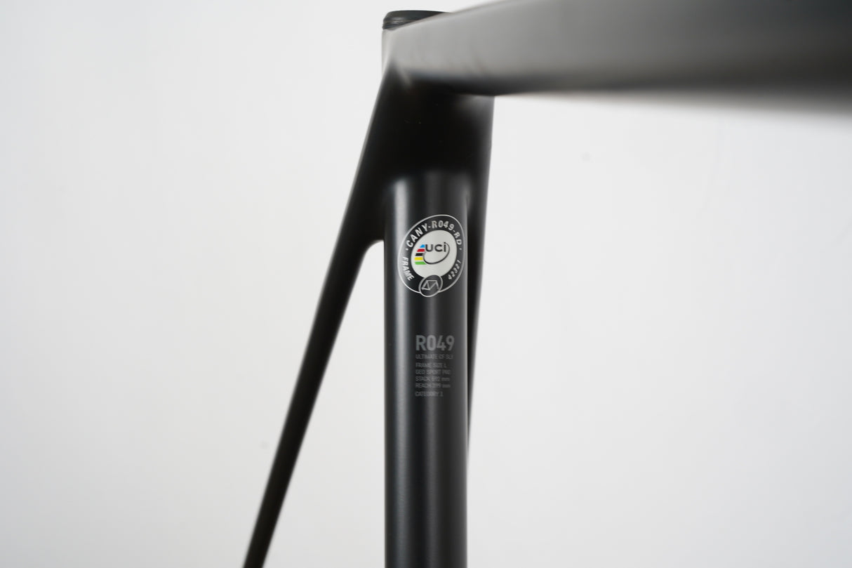 L (Large) Canyon Ultimate CF SLX Carbon Disc Brake Road Frameset