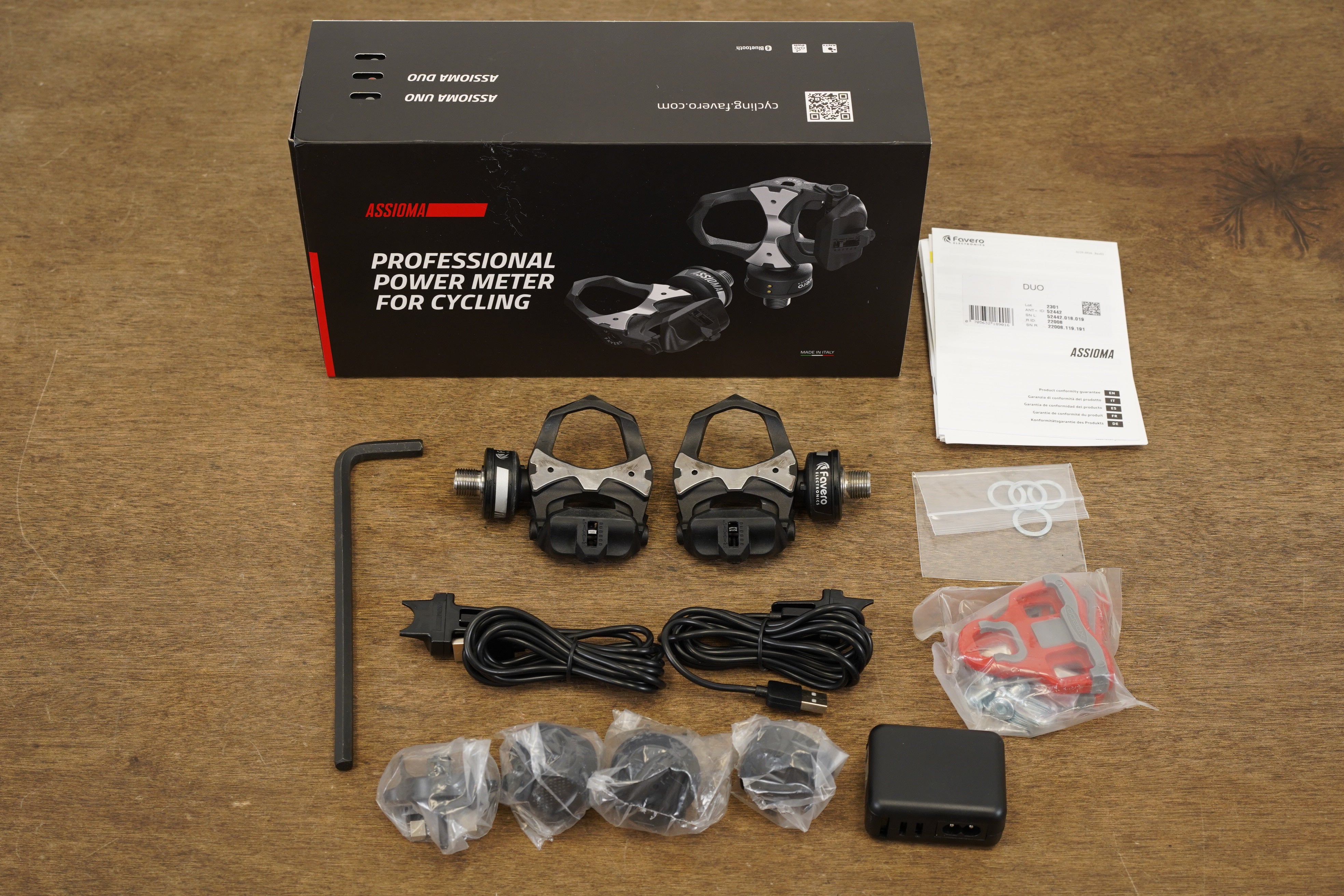Favero Assioma Duo Dual Power Meter Road Pedals + Chargers +