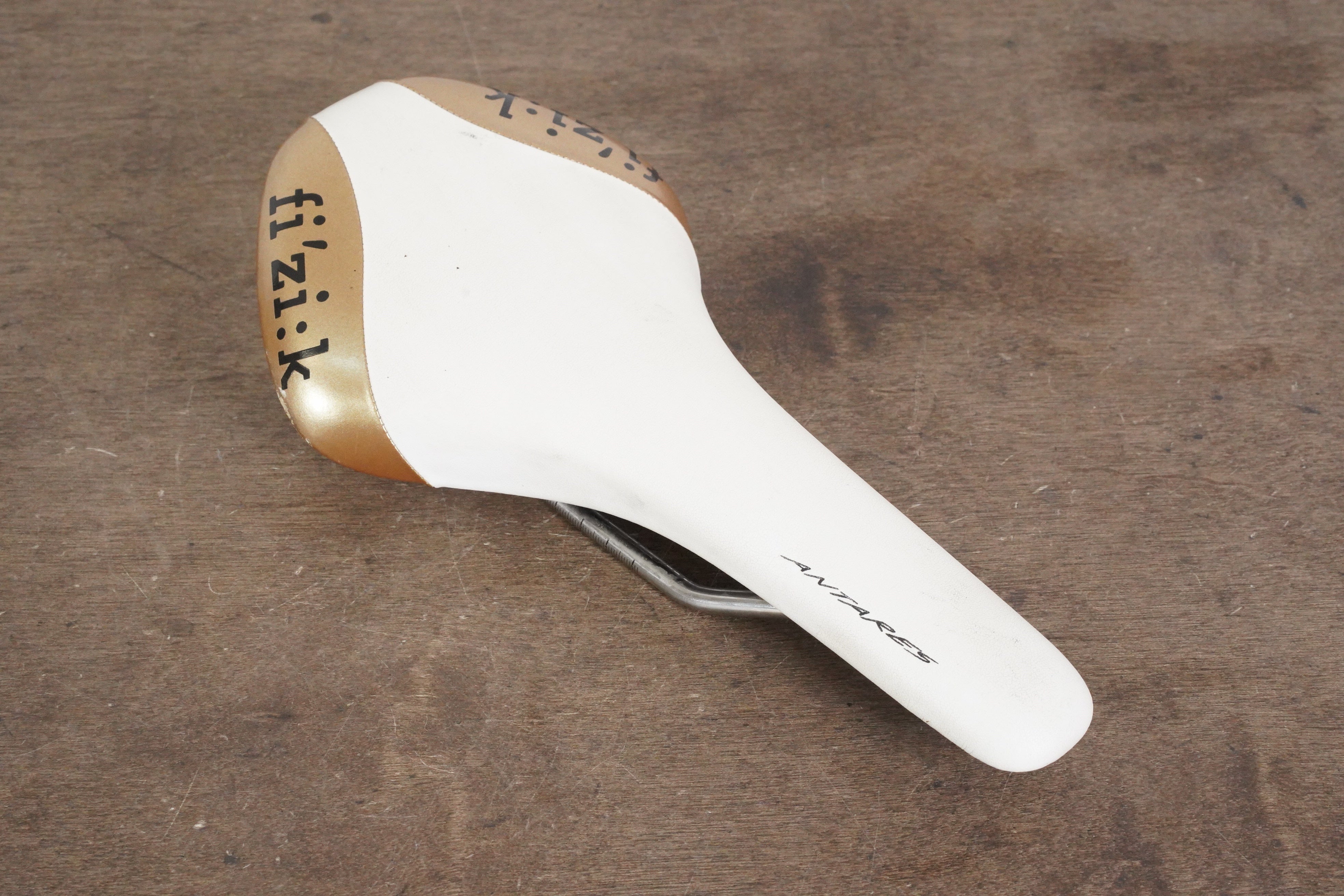 141mm (Regular) Fizik Antares R3 Kium Rail Road Saddle 200g