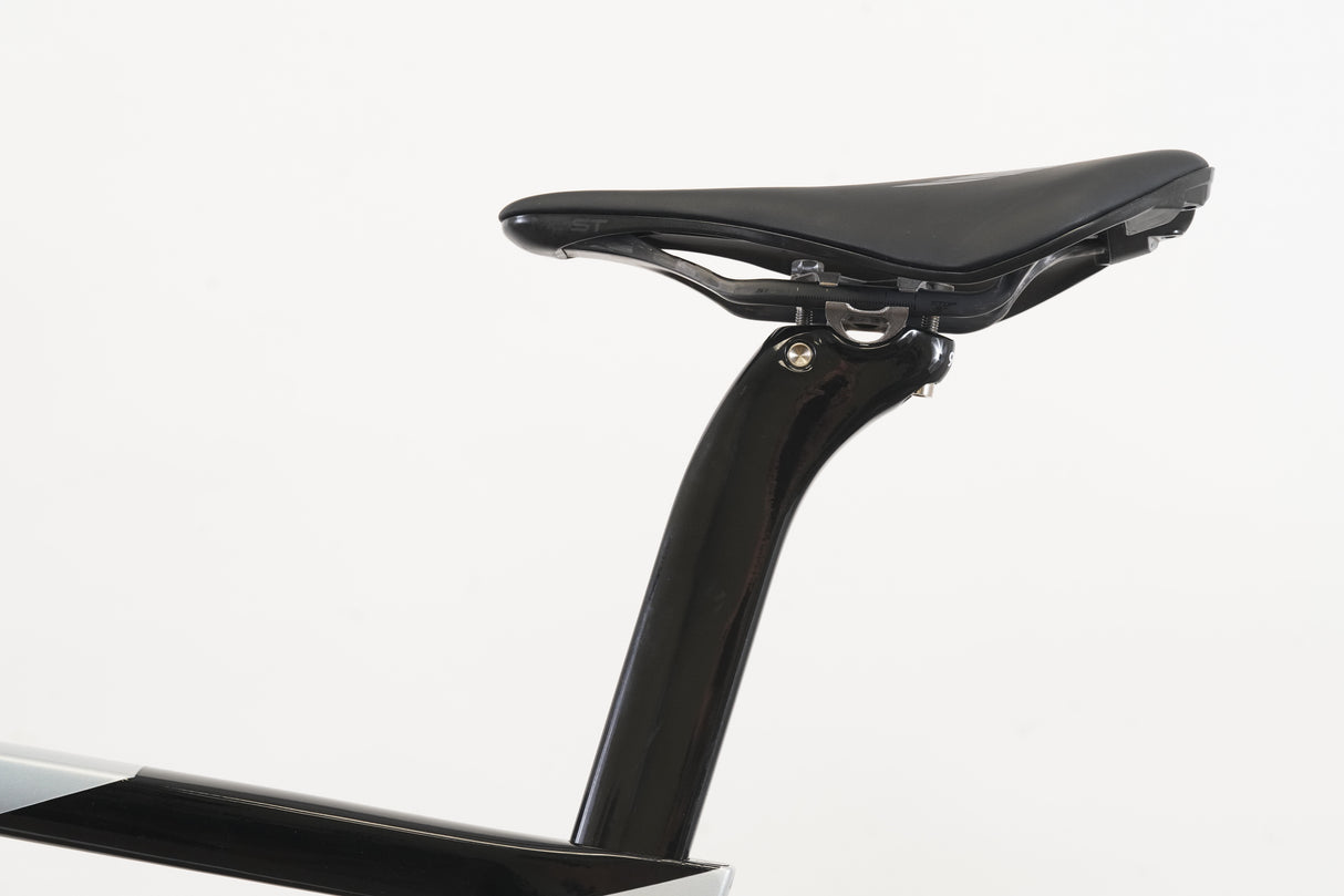 NEW 2023 57.5cm Pinarello Dogma F Campagnolo WRL Bora WTO Carbon Disc Bike
