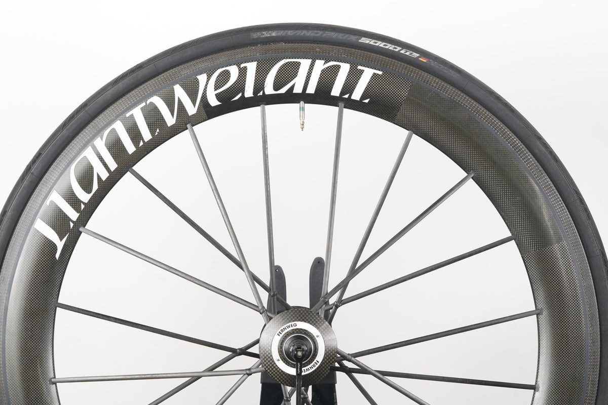 Lightweight Fernweg Carbon Clincher Rim Brake Wheelset Shimano/SRAM 11 Speed