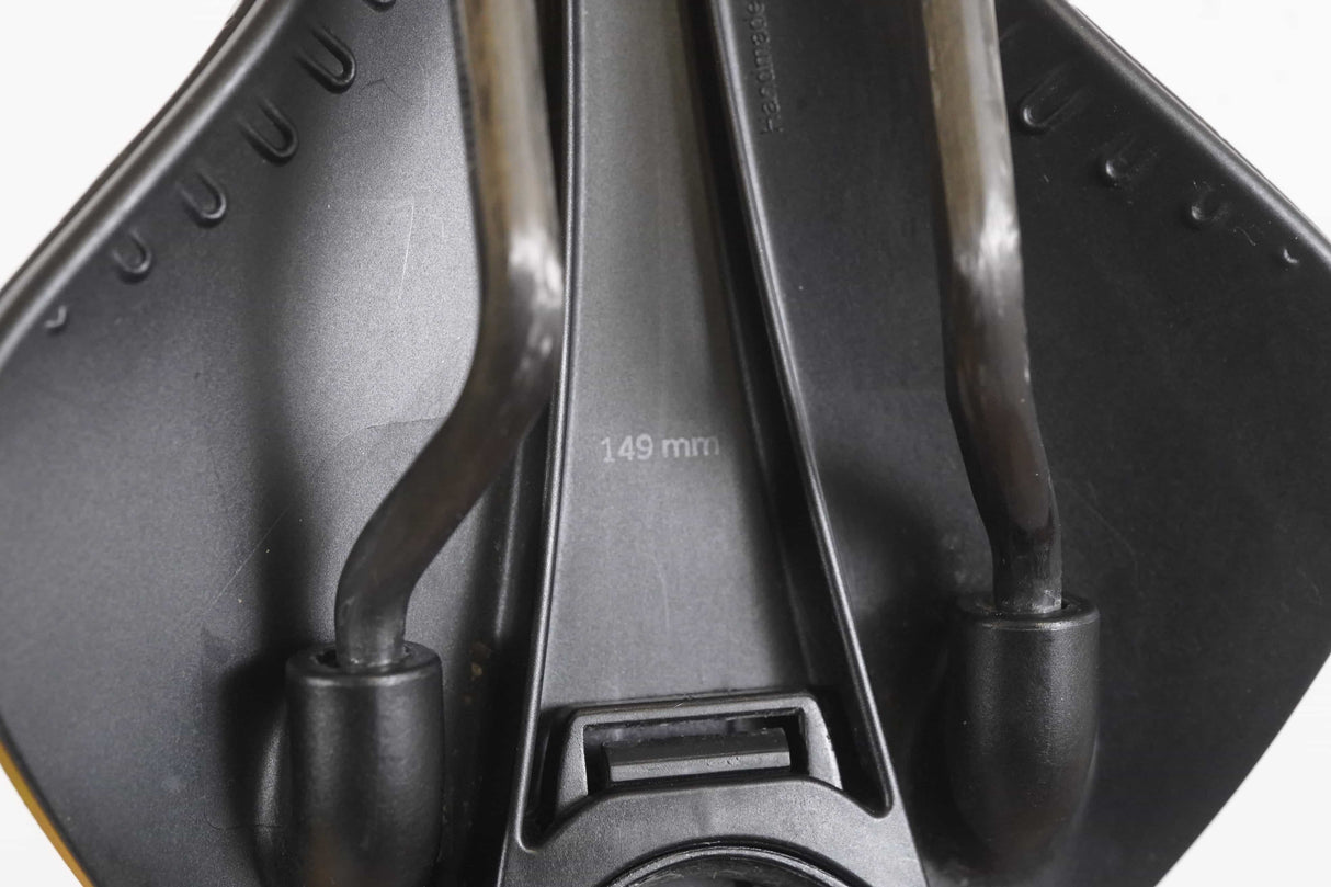149mm Fizik Antares R1 Versus Evo Adaptive Carbon Road Saddle 183g