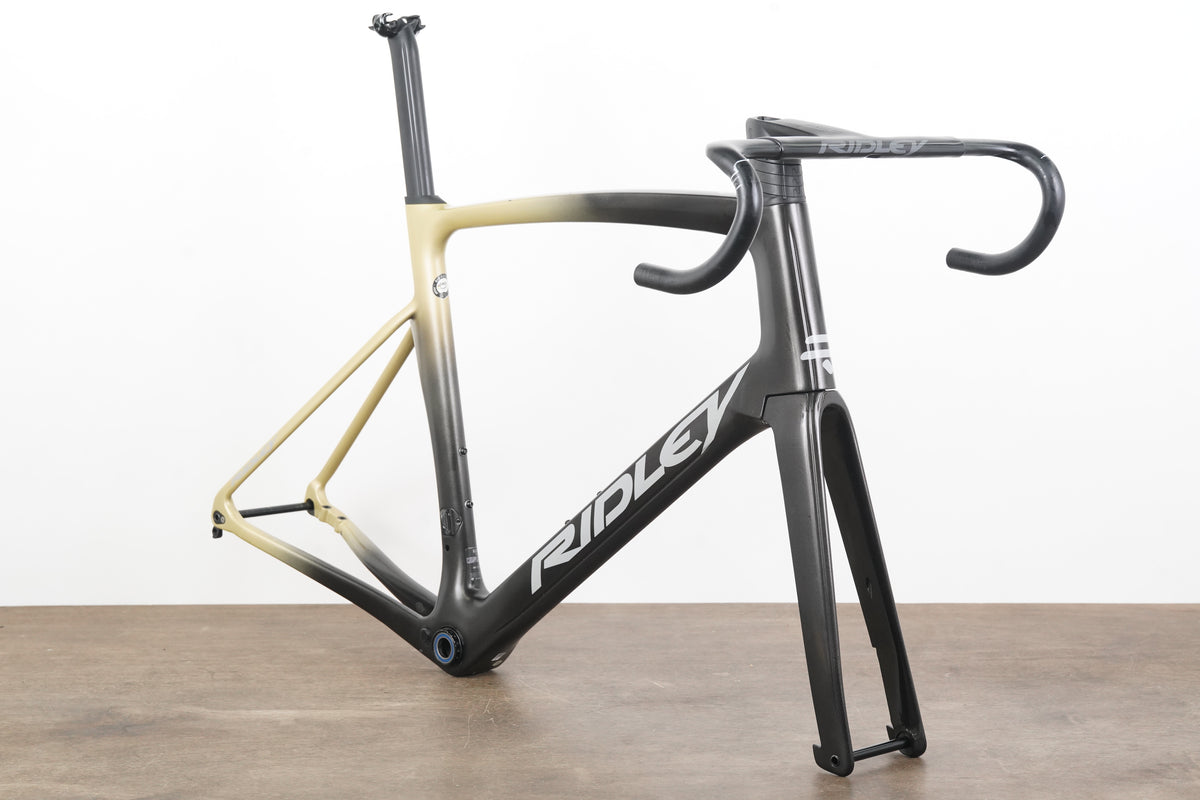 2023 L (Large) Ridley Noah Fast Carbon Disc Brake Road Frameset + Cockpit