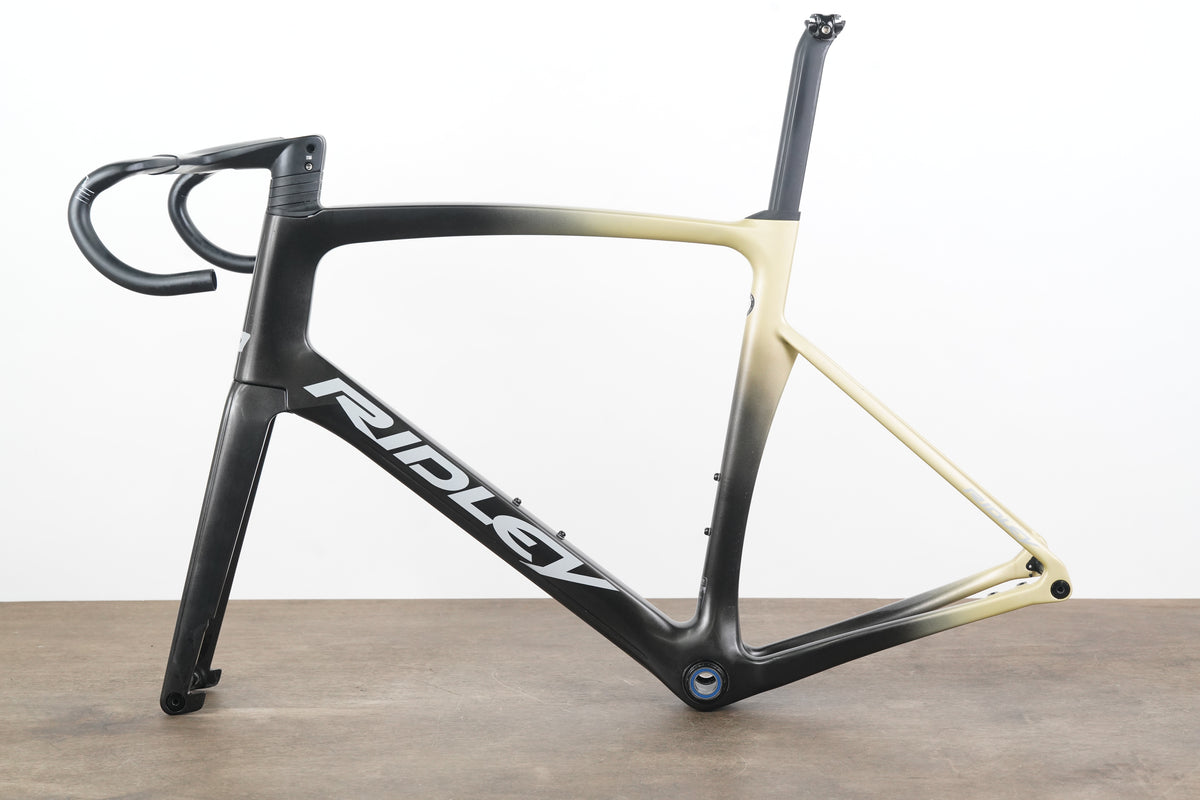 2023 L (Large) Ridley Noah Fast Carbon Disc Brake Road Frameset + Cockpit