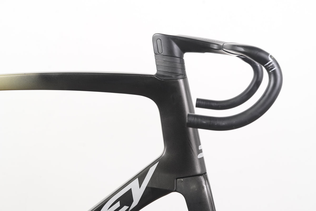 2023 L (Large) Ridley Noah Fast Carbon Disc Brake Road Frameset + Cockpit
