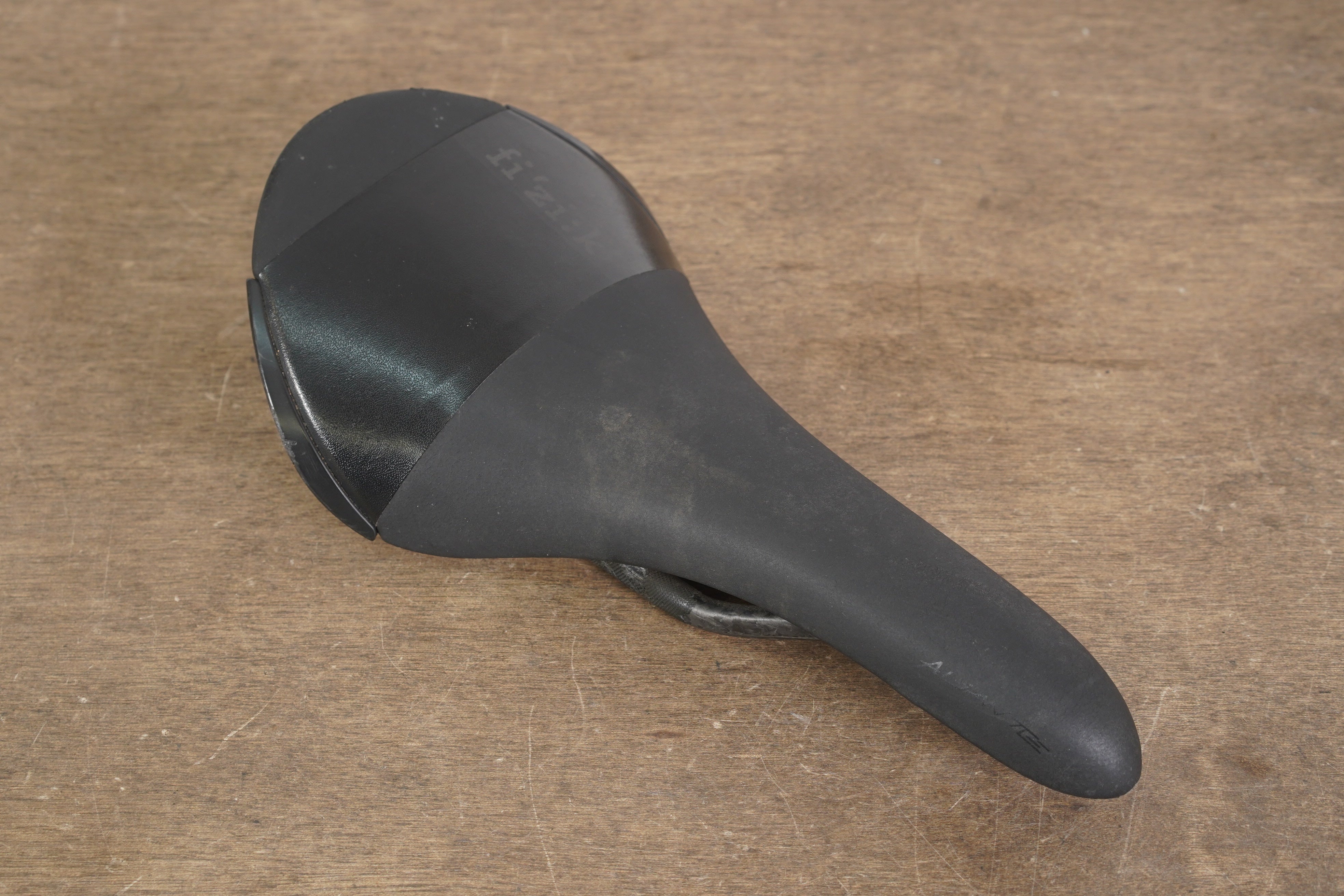 137mm (Regular) Fizik Aliante R1 Carbon Rail Road Saddle 183g