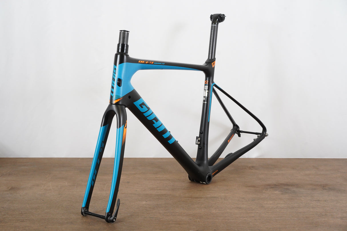 M (Medium) Giant Defy Advanced Di2 Carbon Disc Brake Road Frameset