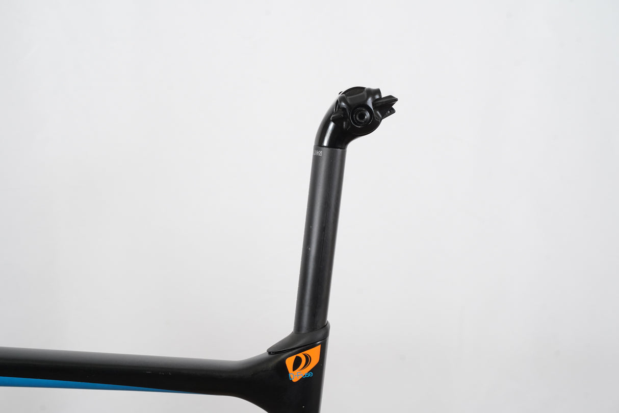 M (Medium) Giant Defy Advanced Di2 Carbon Disc Brake Road Frameset