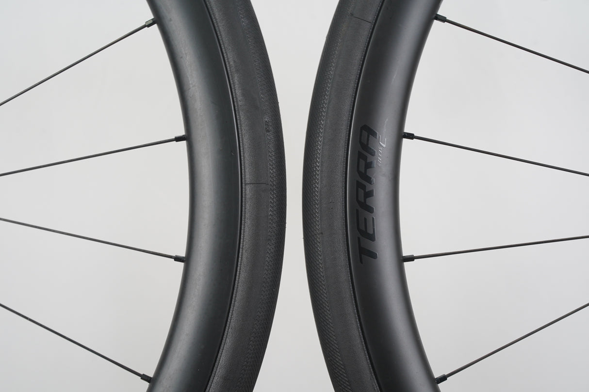 Roval Terra C DT Swiss 370 Carbon Tubeless Clincher Disc Brake Wheelset 11 Speed