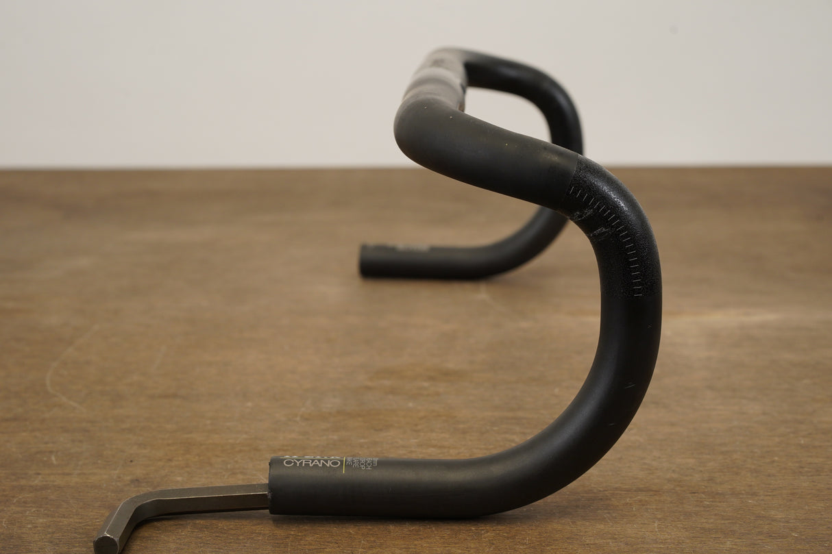 42cm Fizik Cyrano 00 Snake Carbon Compact Road Handlebar 31.8mm