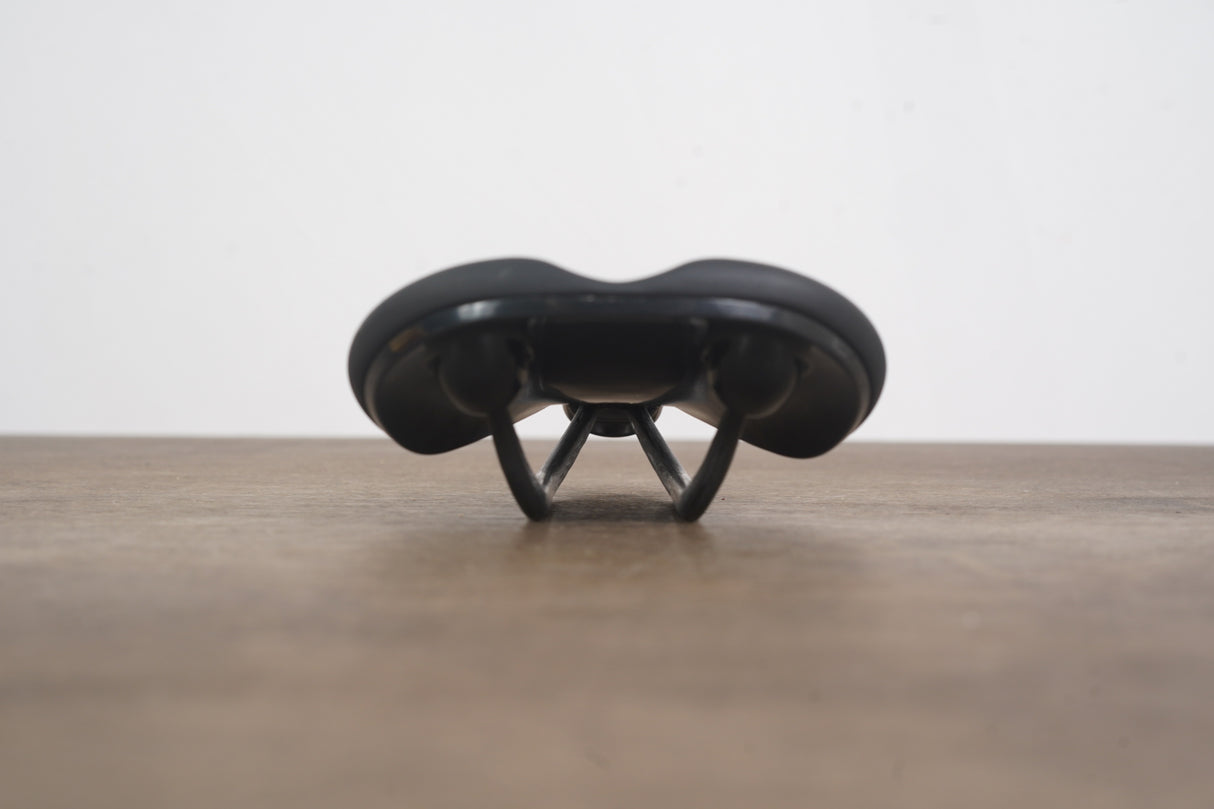 142mm (Shallow) Fabric Scoop Pro Carbon Rail Road Saddle 198g