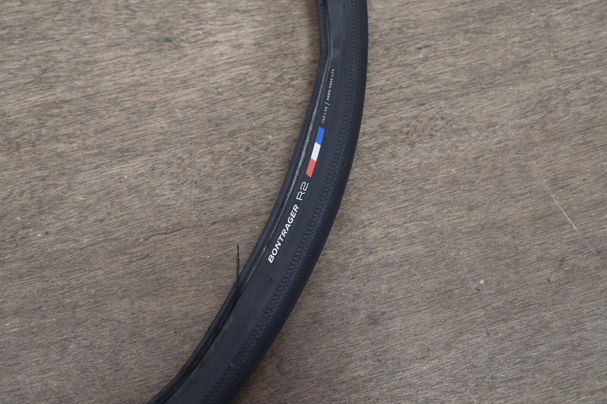 (1) 700x32C 32mm Bontrager R2 Clincher Road Tire