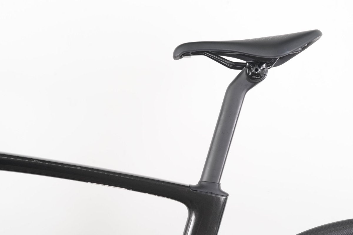 DEMO 2024 56cm Specialized Roubaix Sport SL8 105 R7120 Carbon Disc Road Bike