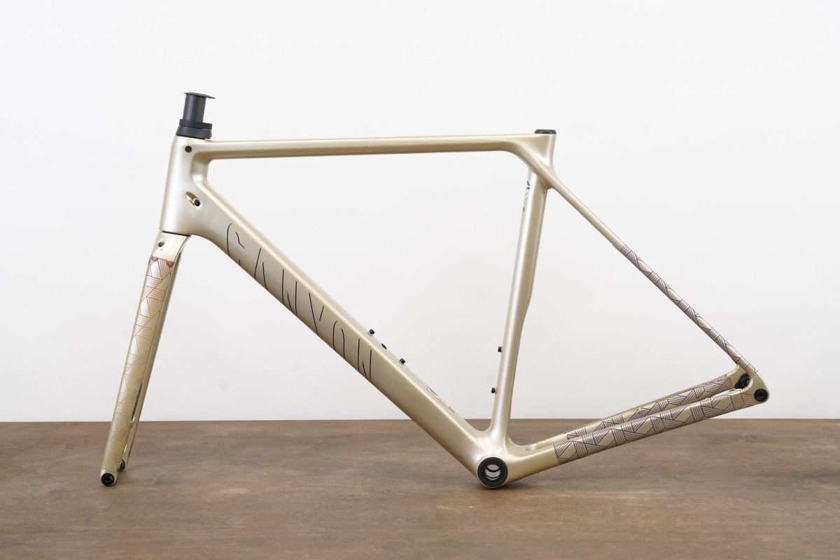M (Medium) Canyon Ultimate CFR Carbon Disc Brake Road Frameset *Repaired*