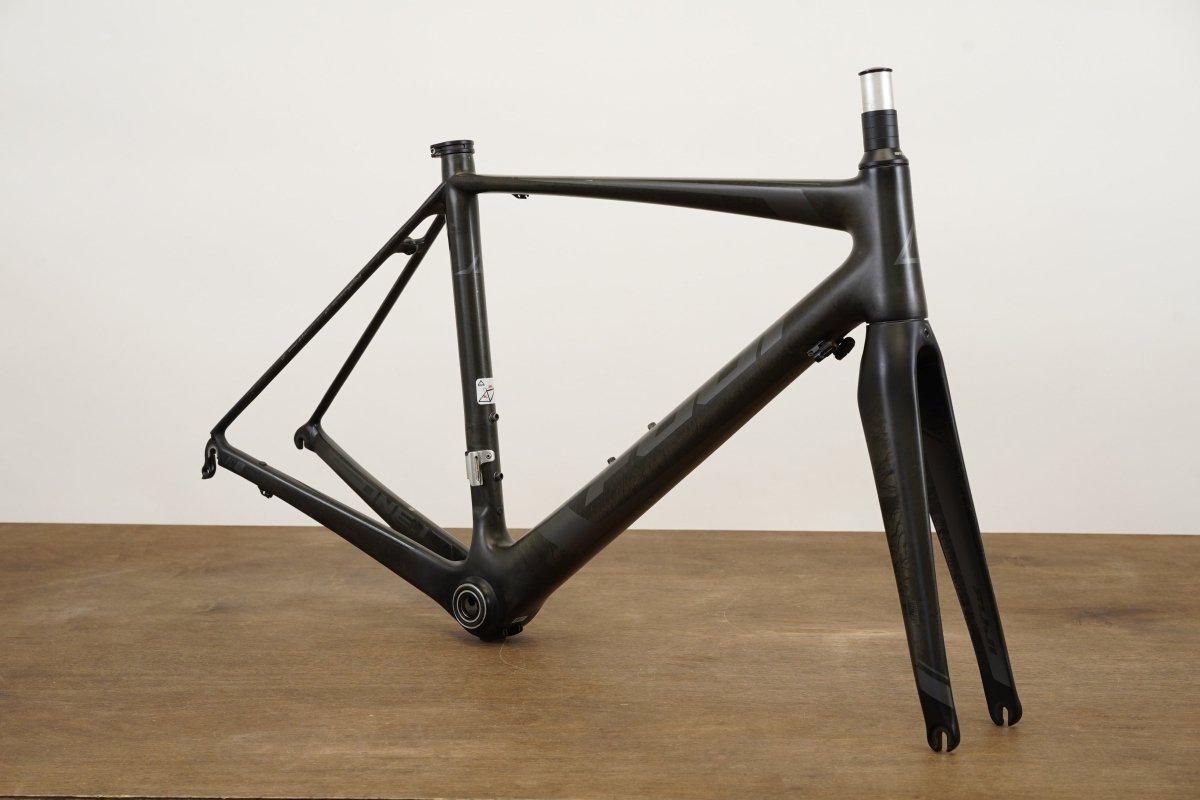 M (Medium) Fuji Altamira LE 1.1 Carbon Rim Brake Road Frameset