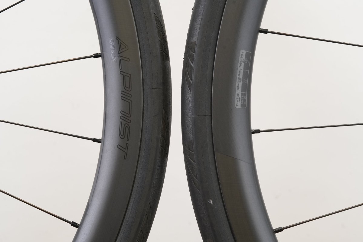 Roval Alpinist CL II Carbon Tubeless Disc Brake Wheelset Shimano/SRAM 11 Speed
