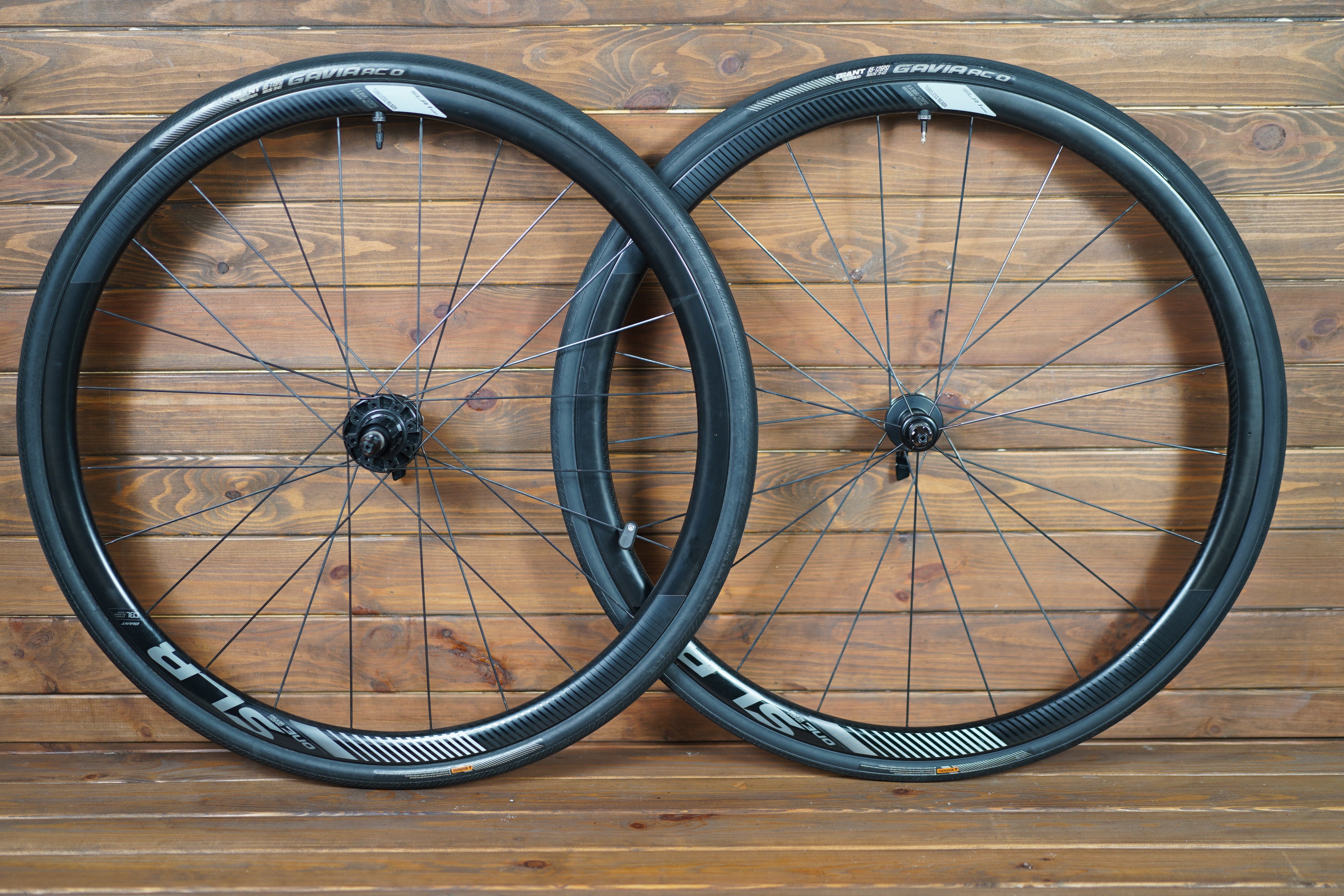 Giant SLR 1 Carbon Tubeless Clincher Disc Brake Wheelset Shimano