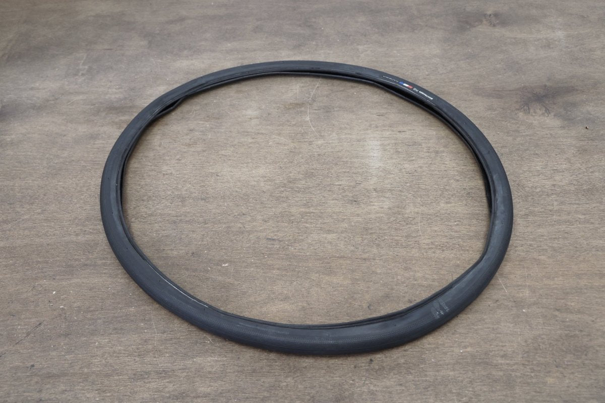 (1) 700x32C 32mm Bontrager R2 Clincher Road Tire