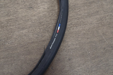 (1) 700x32C 32mm Bontrager R2 Clincher Road Tire