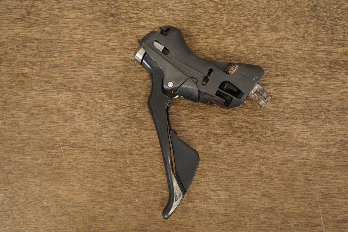 (1) LEFT Shimano Ultegra ST-R8000 11 Speed Mechanical Rim Brake Shifter