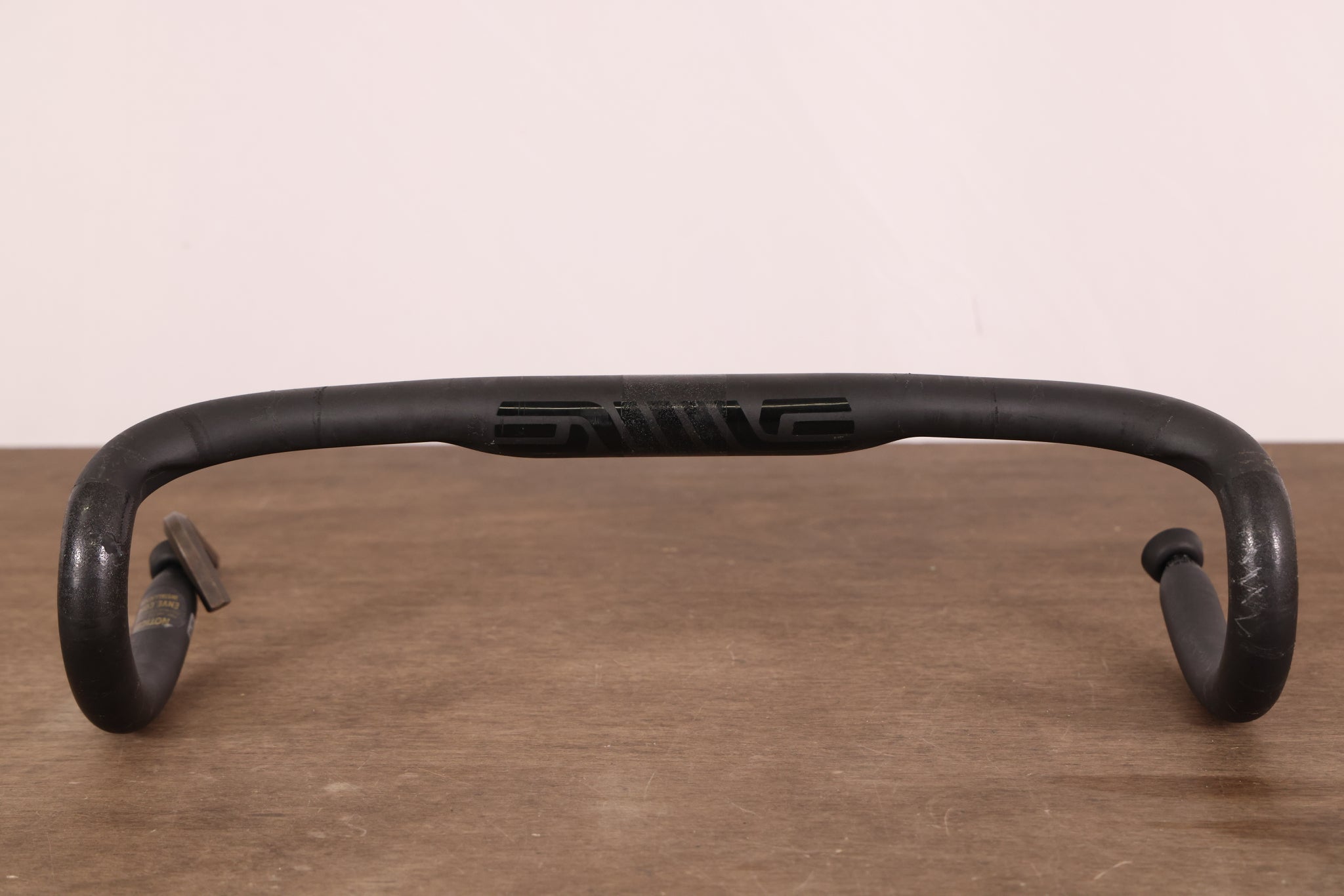 【新品】ENVE ハンドル COMPACT 42cm 送料無料 42cm ENVE Carbon Compact Road Handlebar 31.8mm – Elevate Cycling