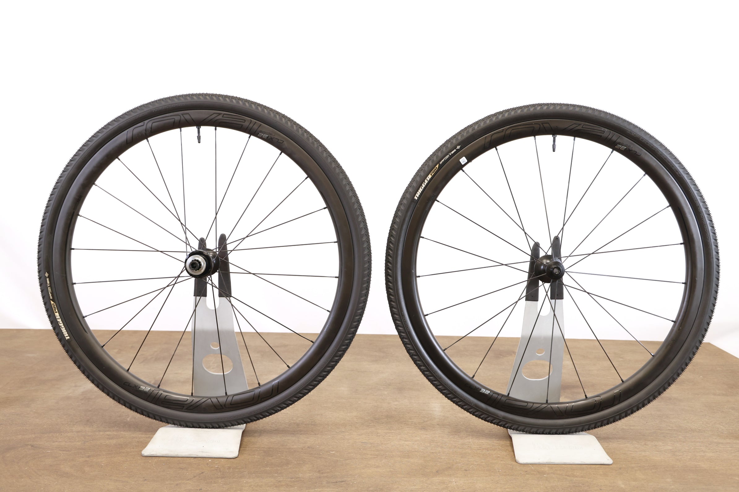 Roval CLX 32 Carbon Tubeless Clincher Disc Brake Wheelset Shimano