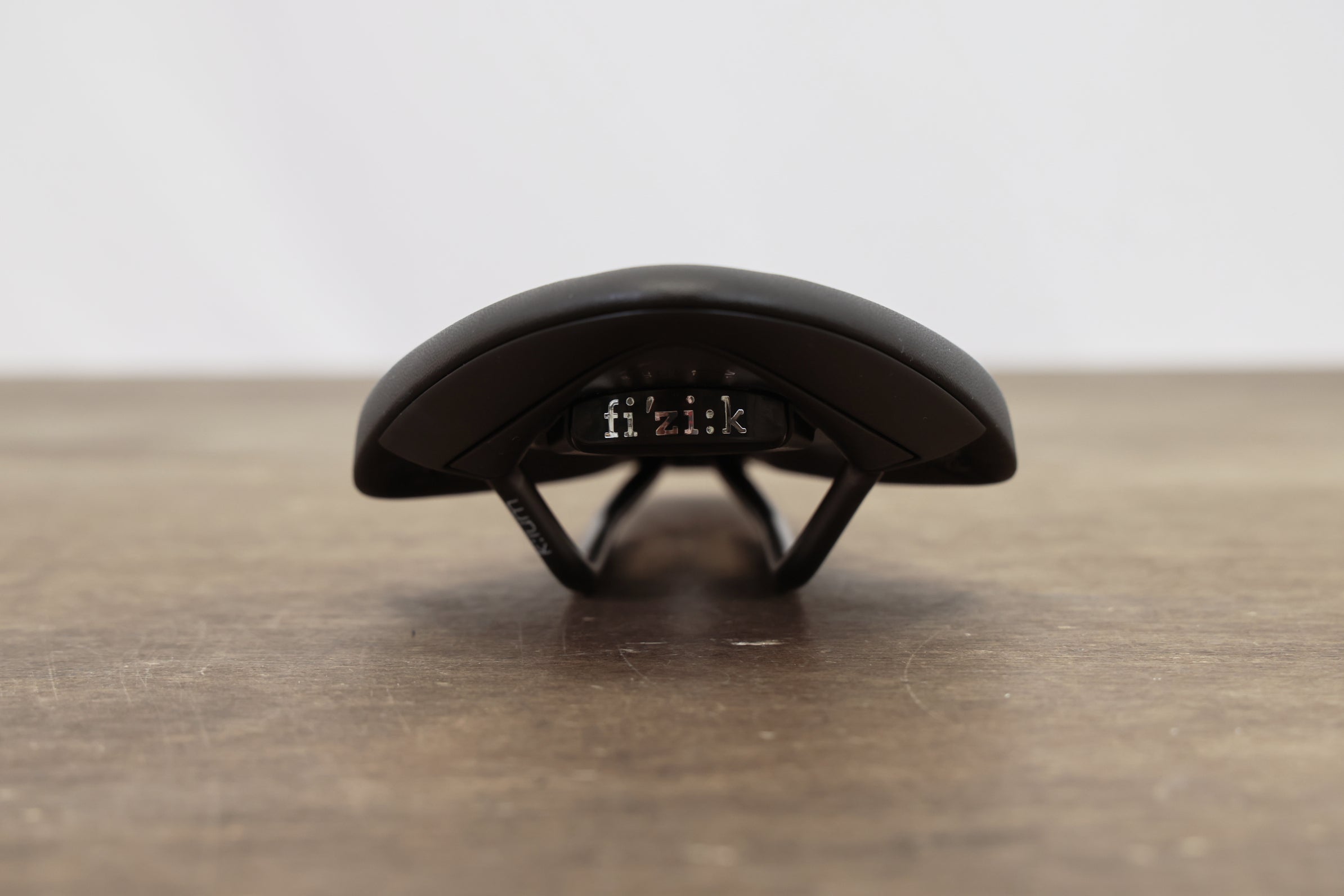 132mm Fizik Arione R3 Open Kium Rail Road Saddle 238g – Elevate