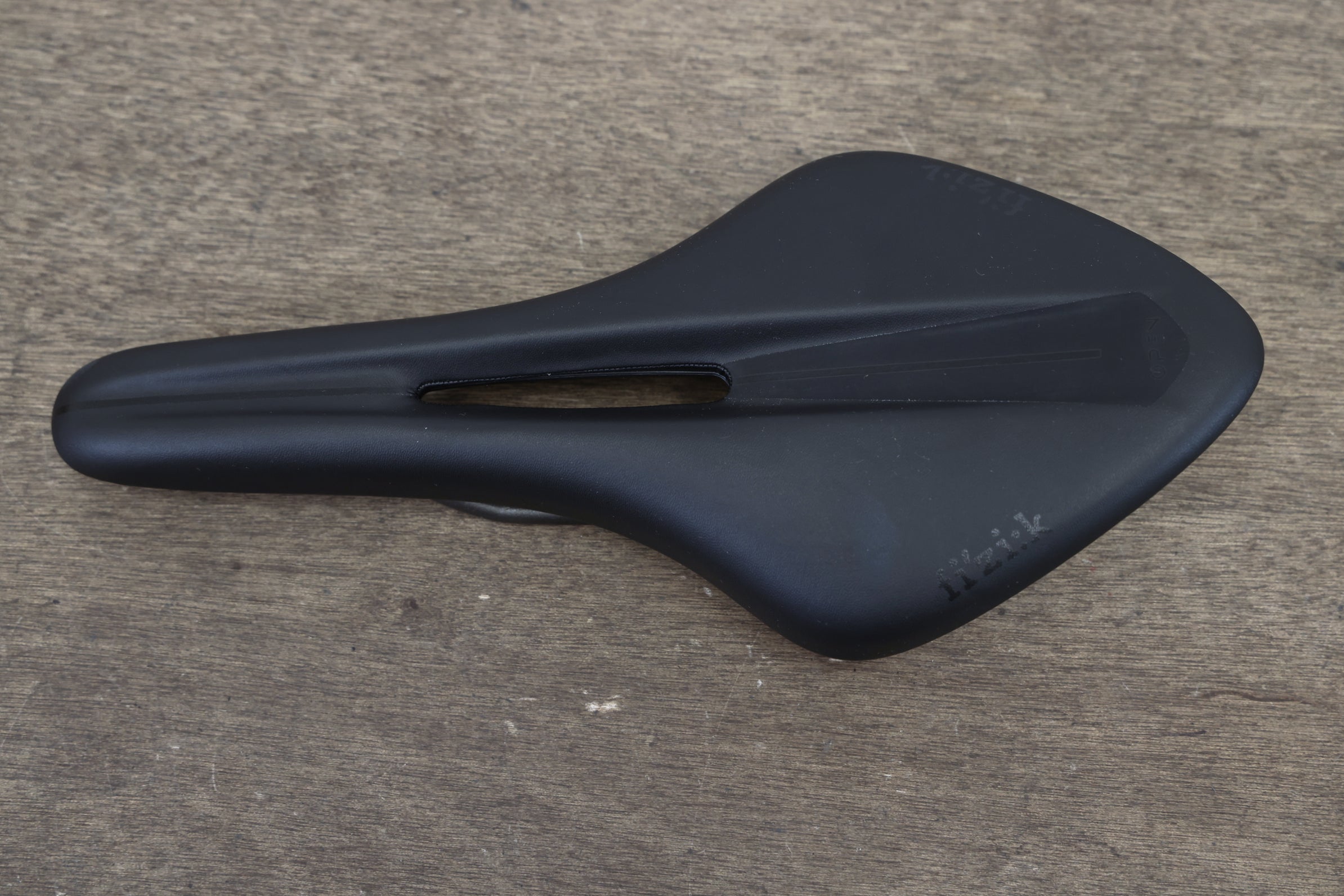 非売品 fi'zi:k ARIONE:R3 OPEN kiumレール132mm 132mm Fizik Arione R3 Open Kium Rail Road Saddle 238g – Elevate