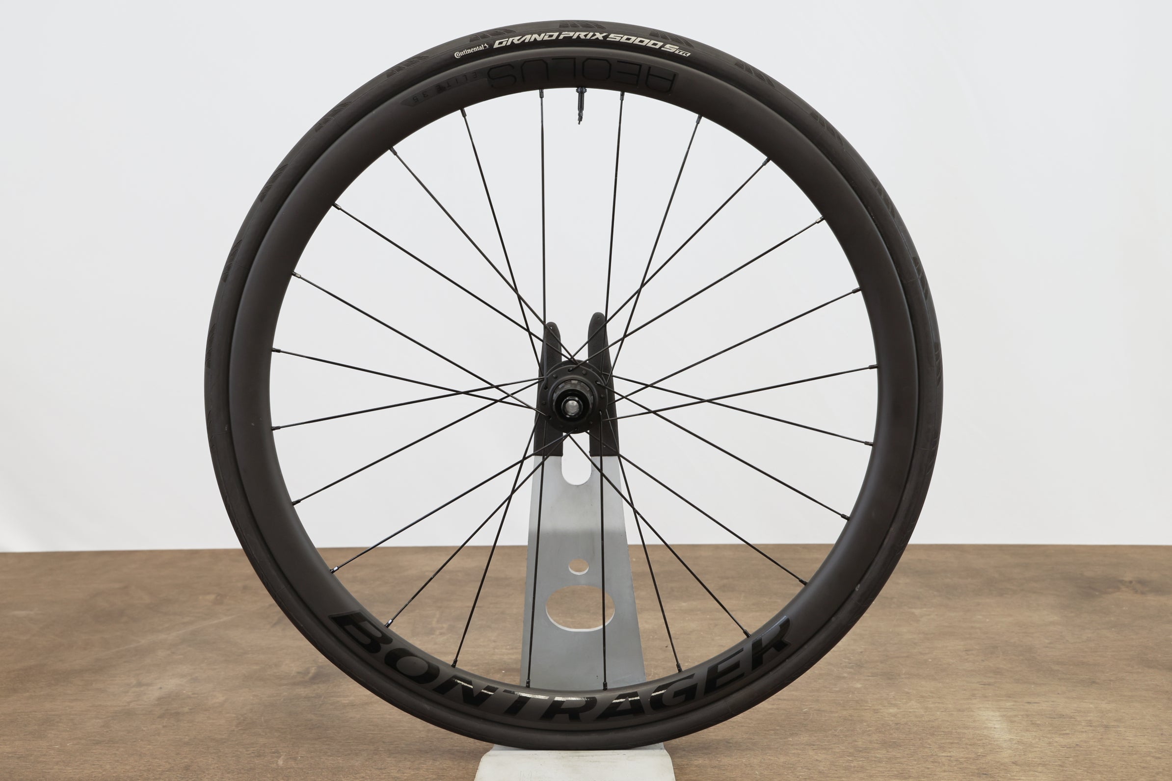 REAR Bontrager Aeolus Elite 35 TLR Carbon Tubeless Clincher Disc