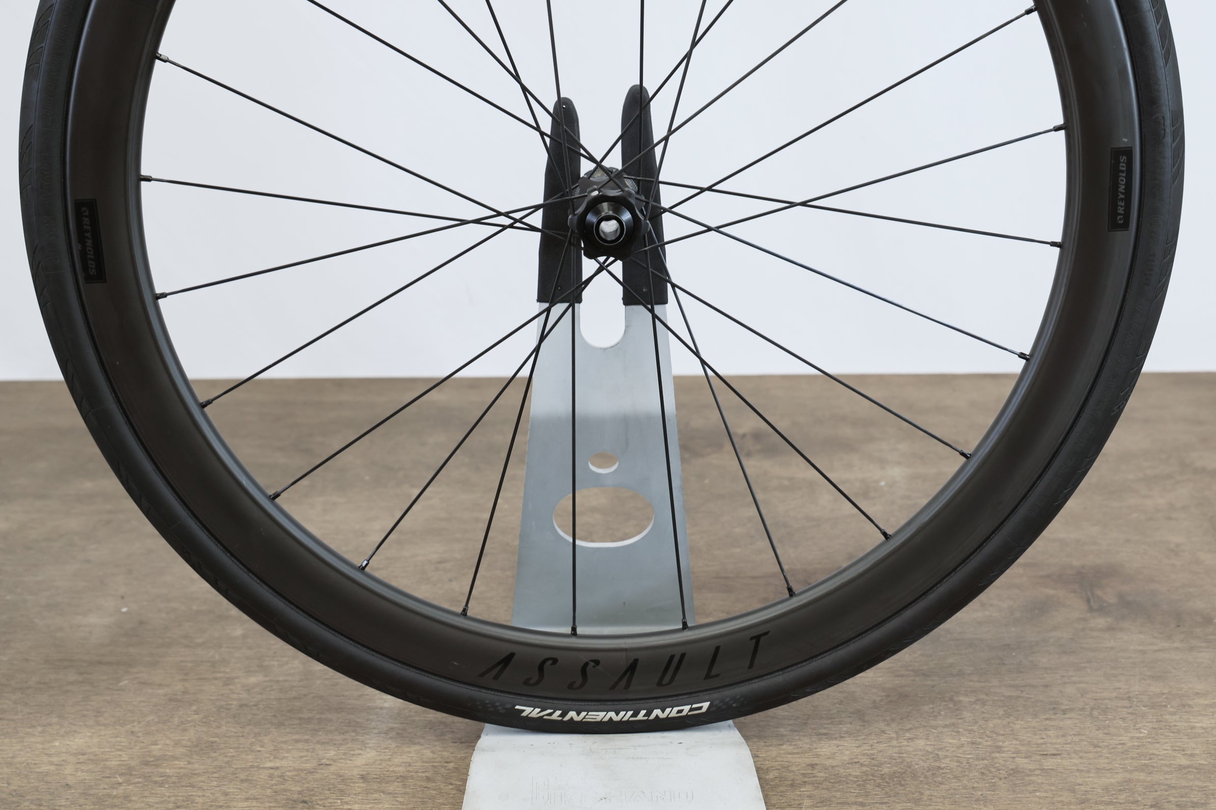 Reynolds Assault Carbon Tubeless Clincher Disc Brake Wheelset 11