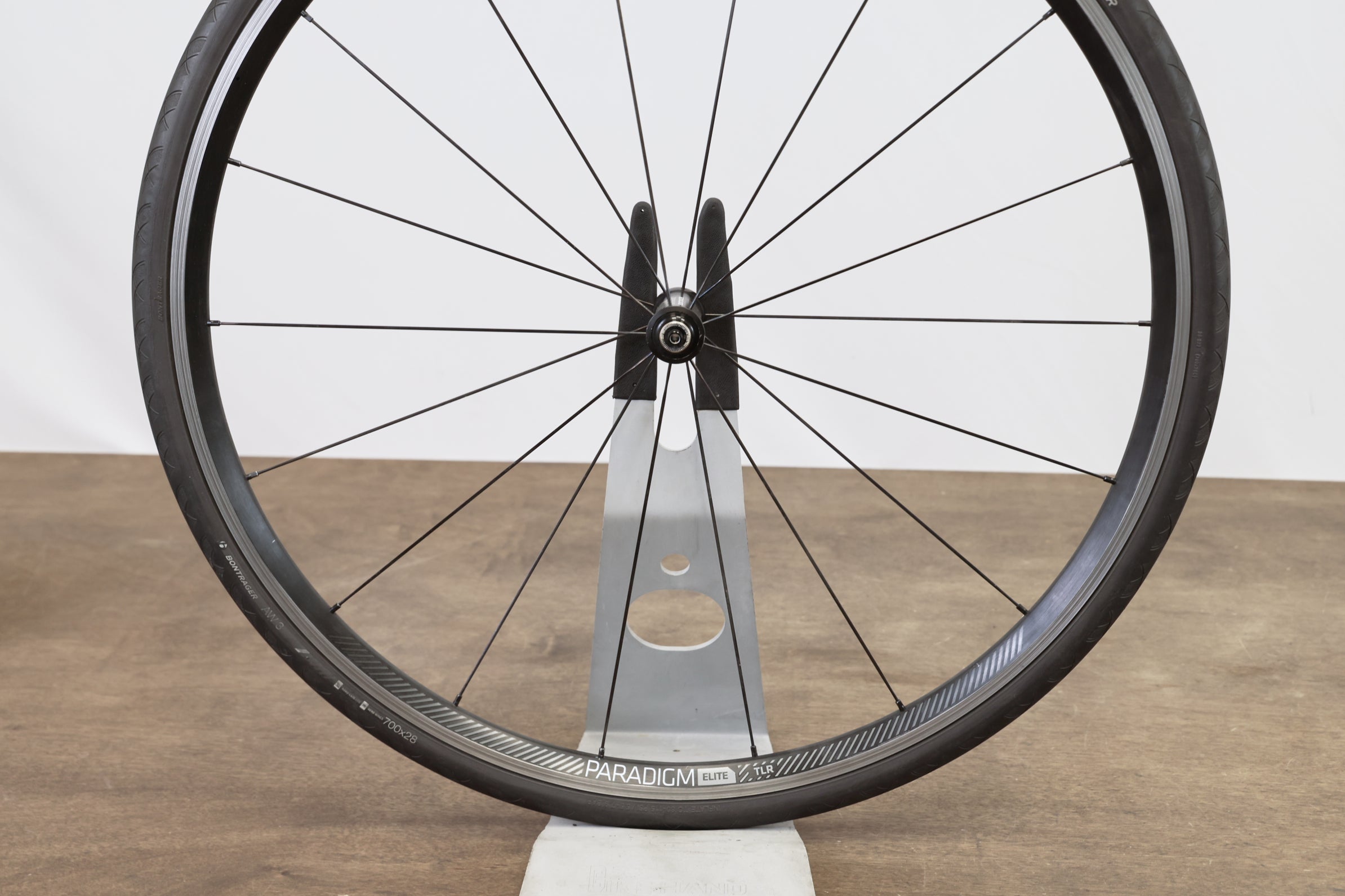 FRONT Bontrager Paradigm Elite Alloy Tubeless Clincher Rim Wheel