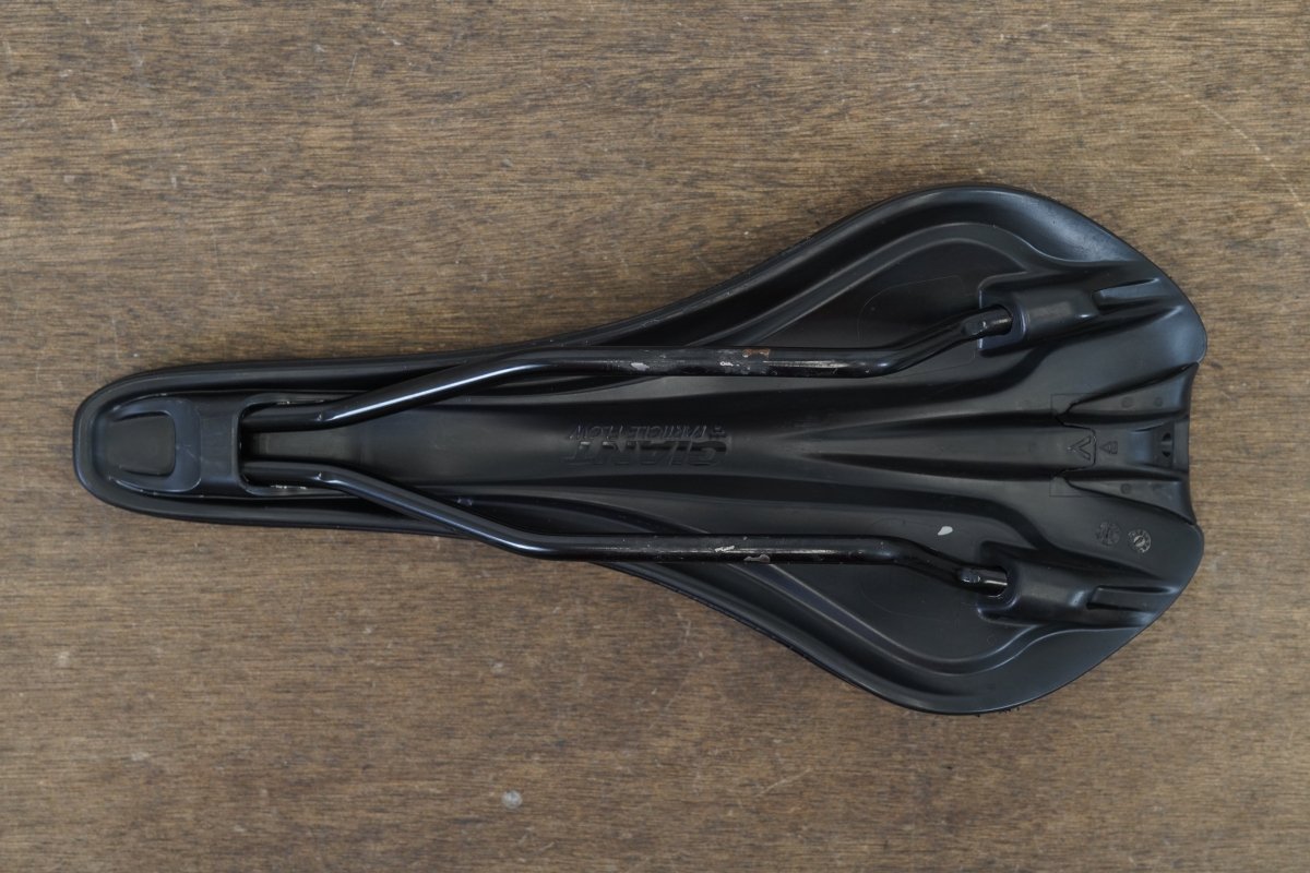 127mm Giant Contact Forward Alloy Rail Road Saddle 302g