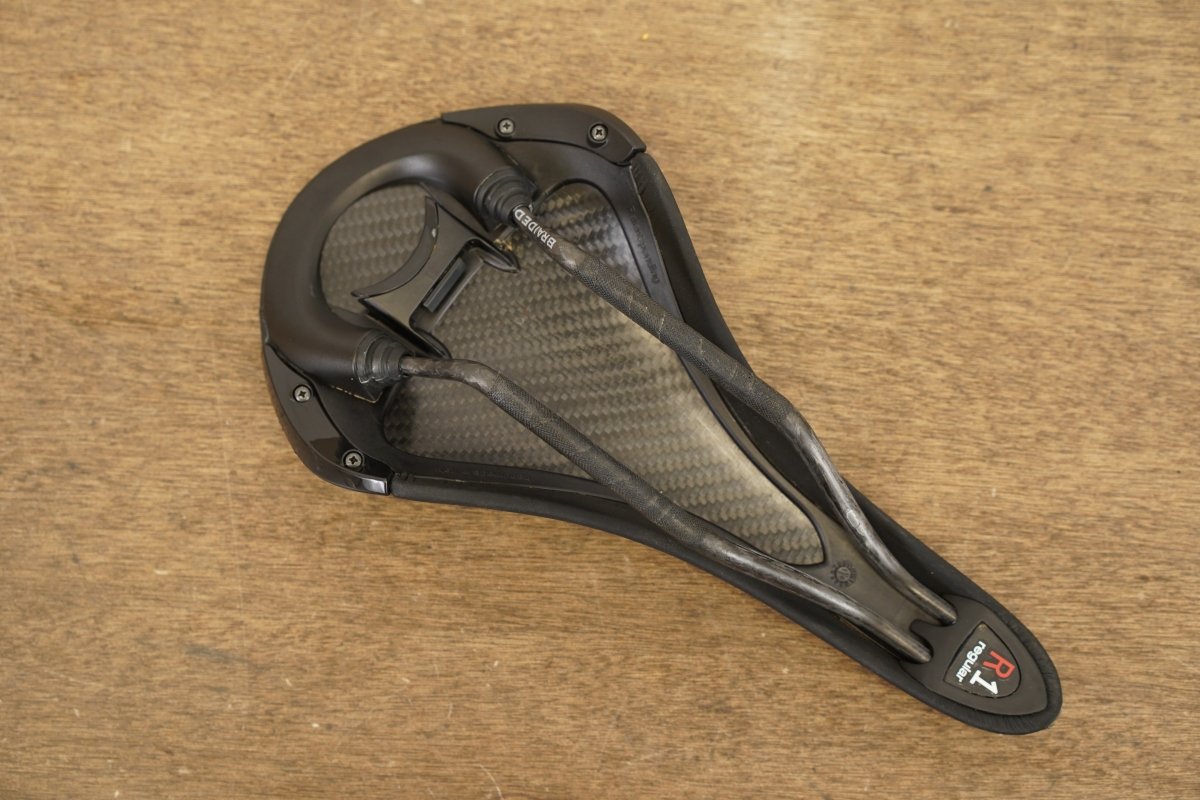 136mm (Regular) Fizik Aliante R1 Carbon Rail Road Saddle 180g