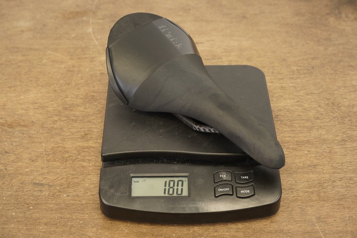 136mm (Regular) Fizik Aliante R1 Carbon Rail Road Saddle 180g