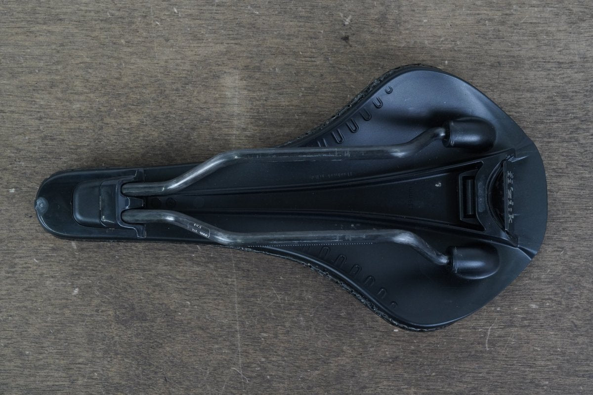 138mm Fizik Antares R1 Versus Evo Adaptive Carbon Rail Road Saddle 177g