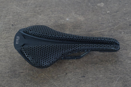 138mm Fizik Antares R1 Versus Evo Adaptive Carbon Rail Road Saddle 177g